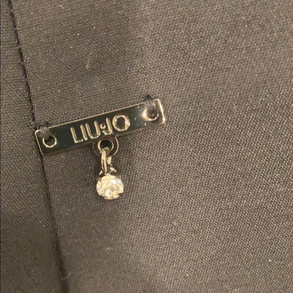 Liu Jo Shorts 🖤 - Picture 3 of 7